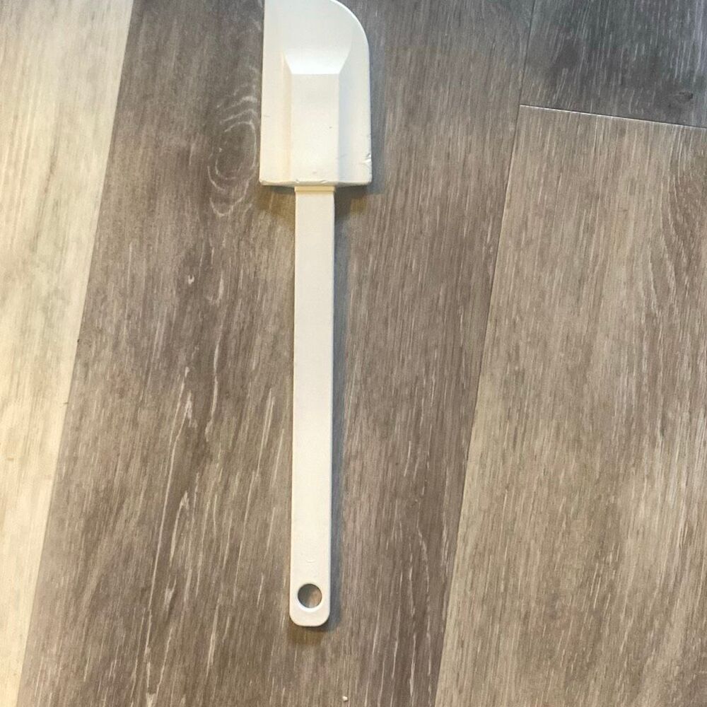 Pampered Chef Classic Scraper #1650 New 11 Inches Spatula Silicone Head DW Safe